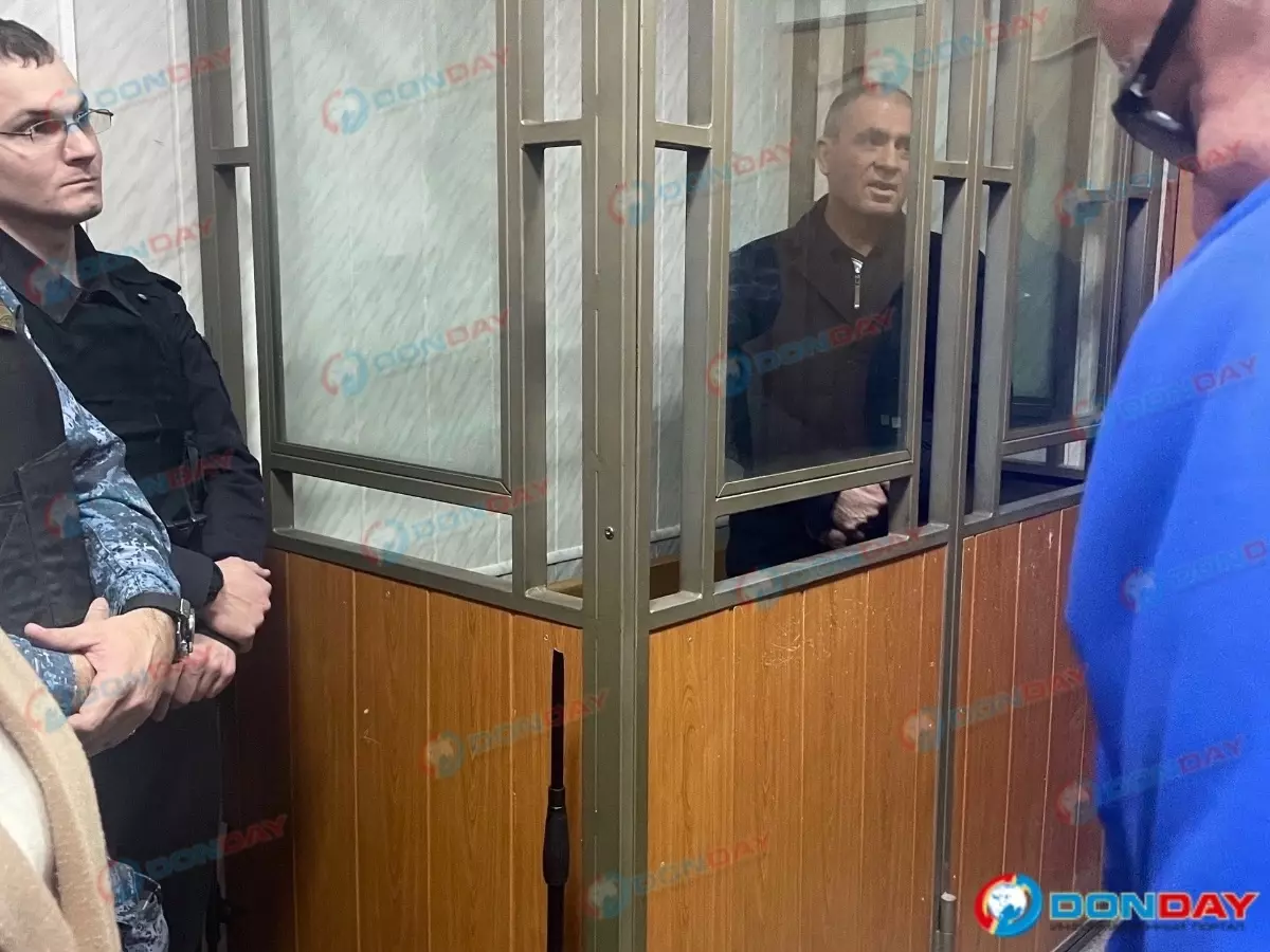 Социальная профилактика. “Я верю, что лично вы ни в чем не виноваты. Но, образованный человек, вы же должны понимать, что проводится социальная профилактика.”